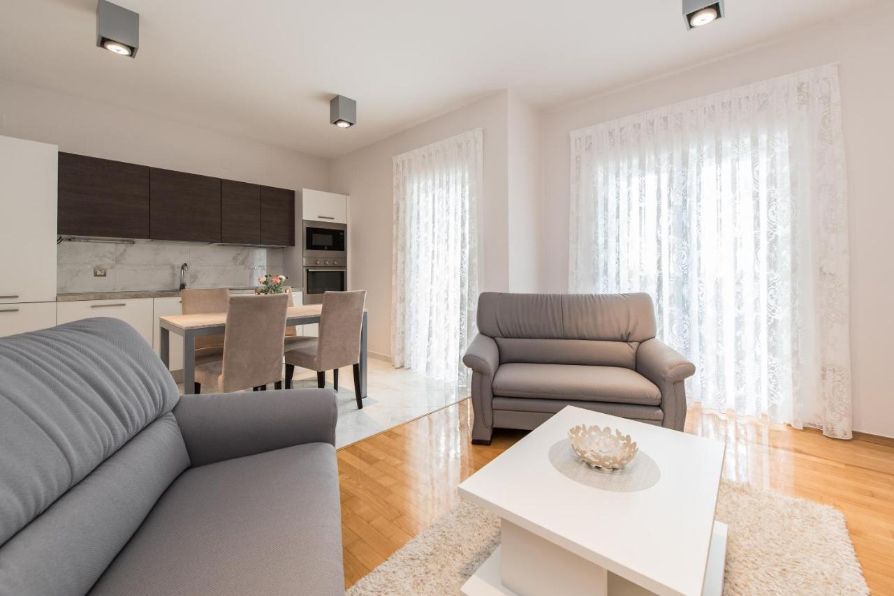 Pool Terrace Sea View Sarkic Apartment Novalja Luaran gambar
