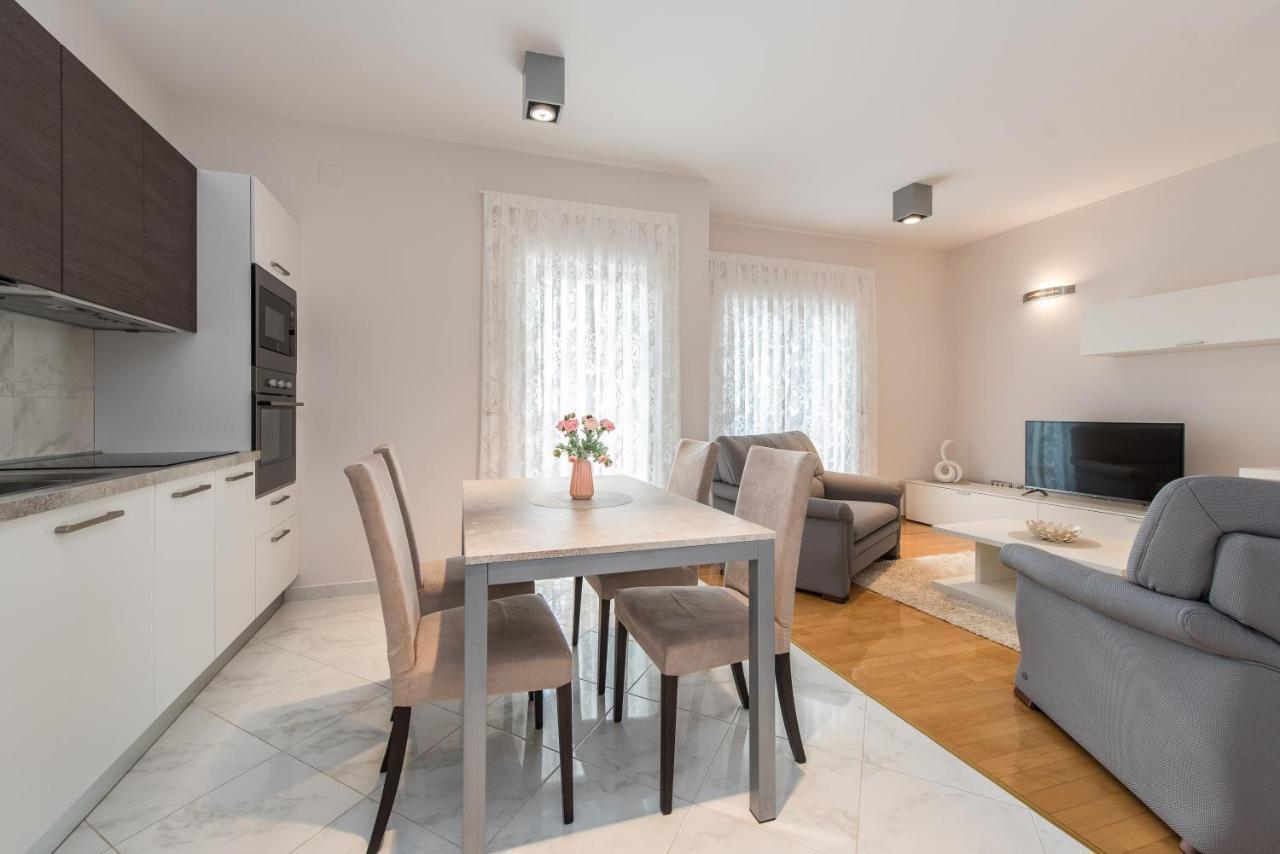 Pool Terrace Sea View Sarkic Apartment Novalja Luaran gambar
