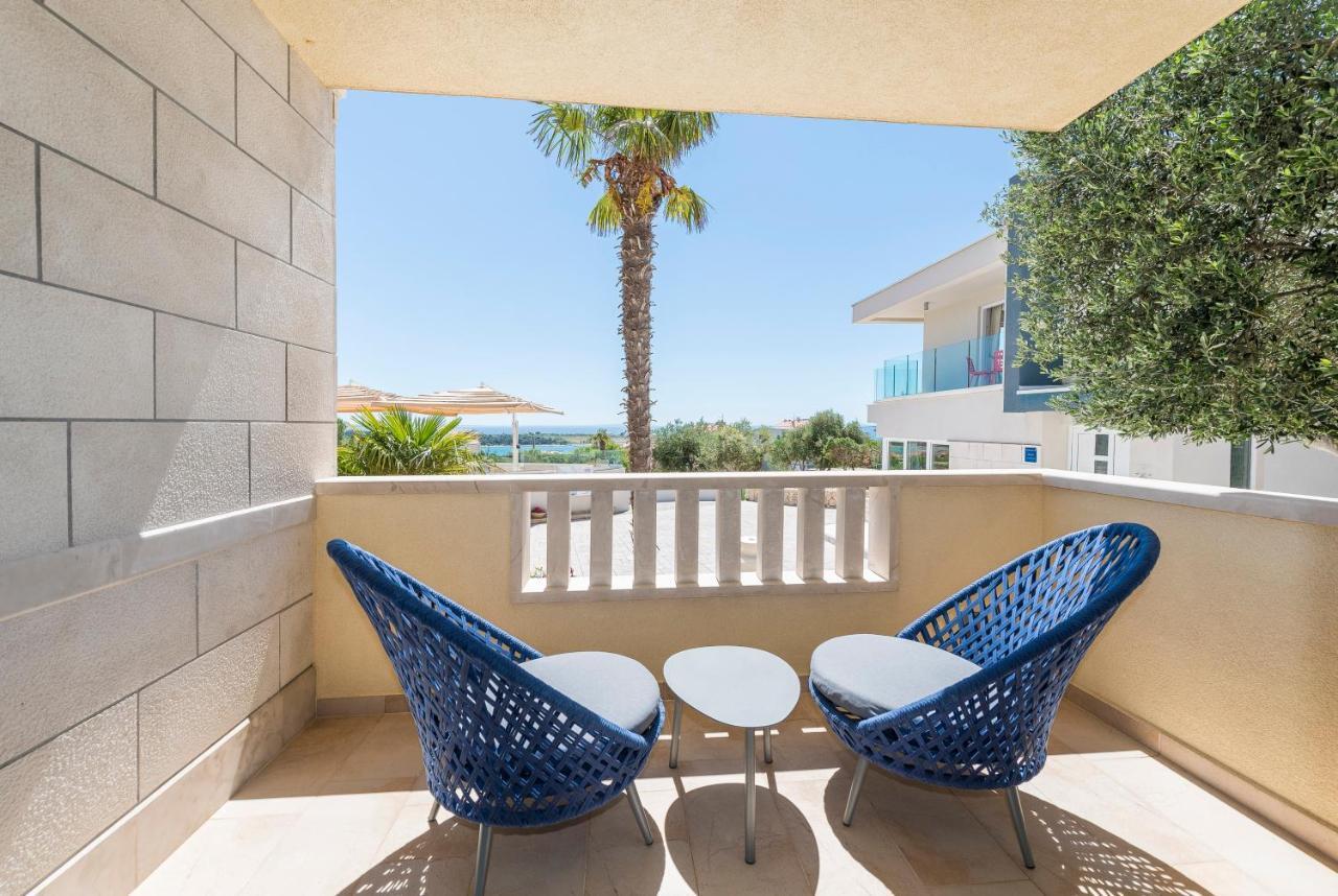 Pool Terrace Sea View Sarkic Apartment Novalja Luaran gambar