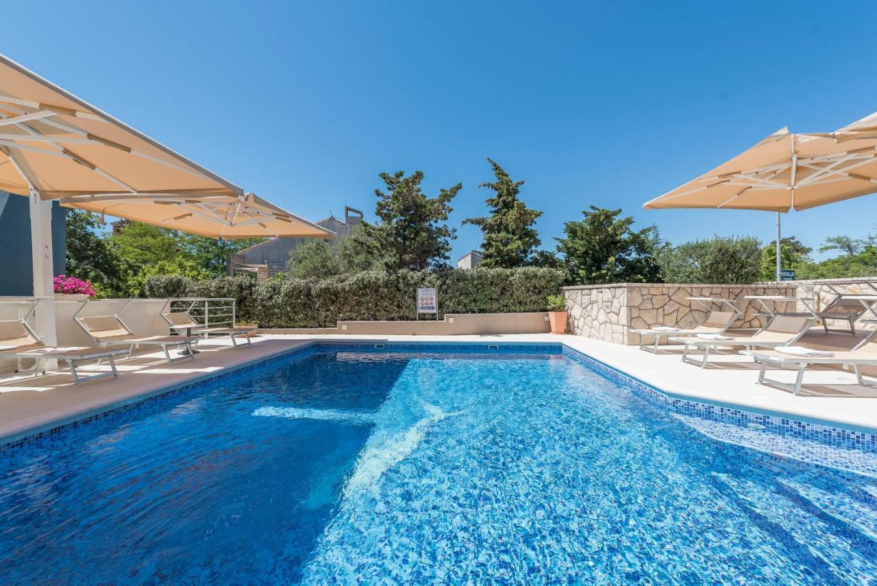 Pool Terrace Sea View Sarkic Apartment Novalja Luaran gambar
