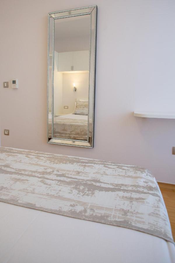 Pool Terrace Sea View Sarkic Apartment Novalja Luaran gambar